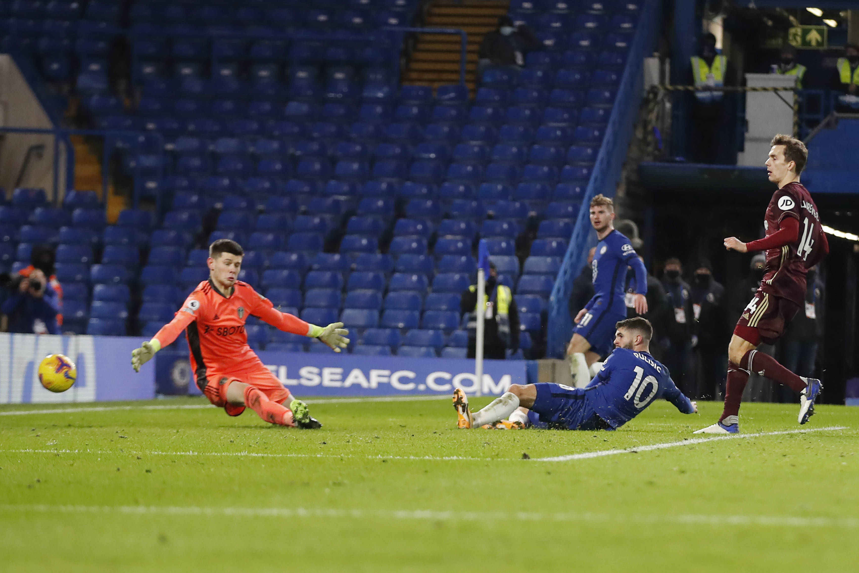 它同时还反 它同时还反